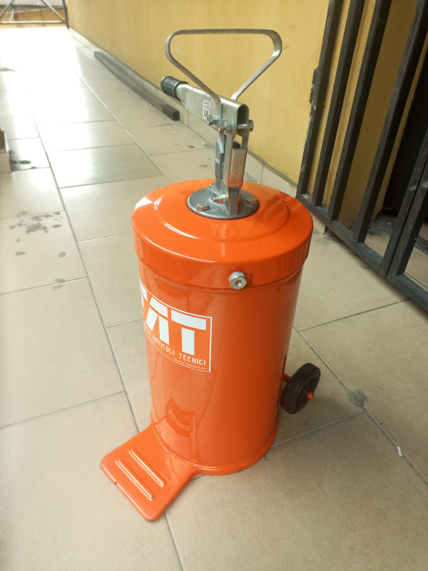 F.A.T 16KG Manual Lever Type Bucket Grease Pumps MODEL 2016 SRL ITALY